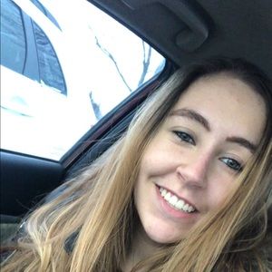 Meet your Posher, Leila